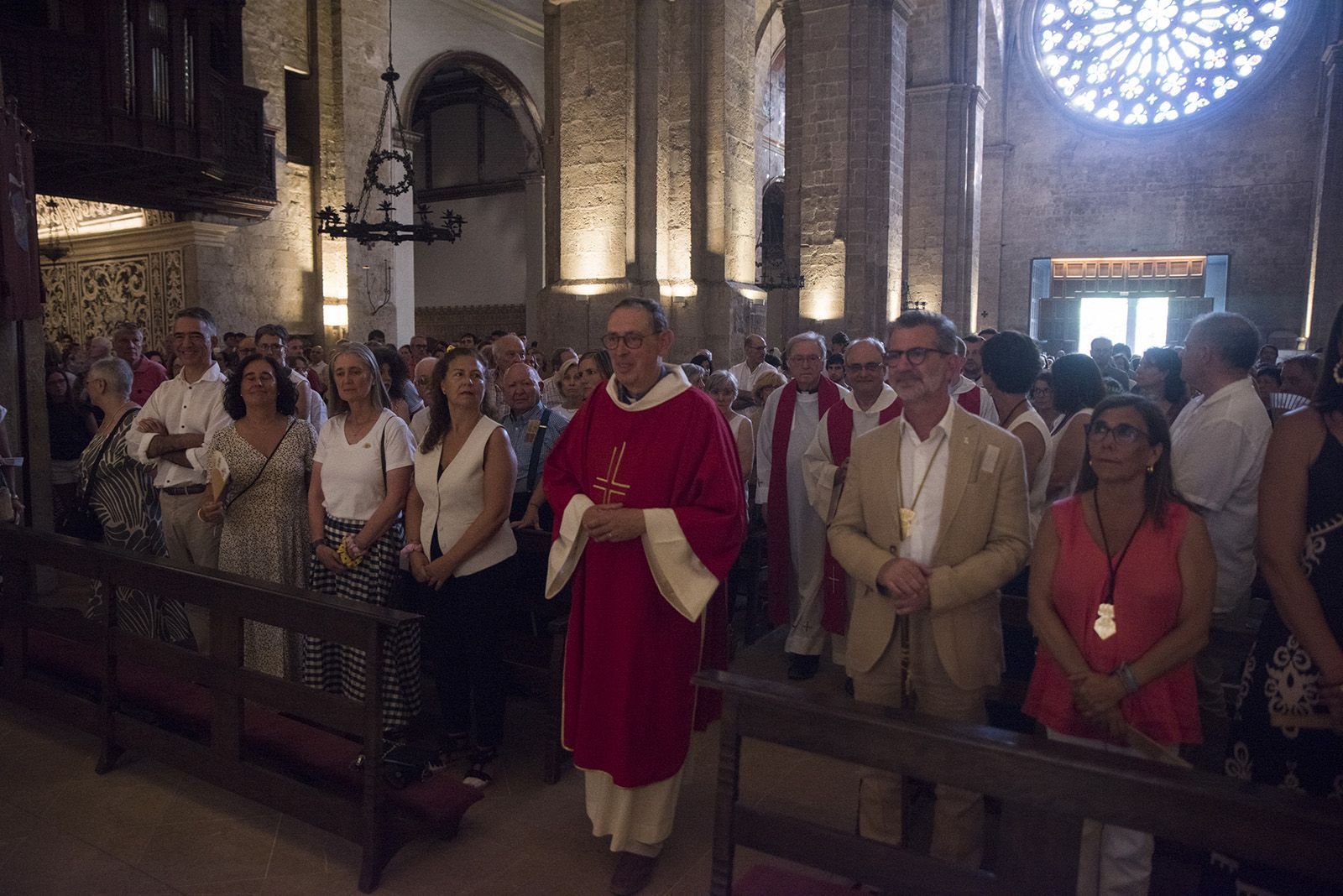Ball de l'ofrena amb els Castellers i benedicció de rams. FOTO: Bernat Millet