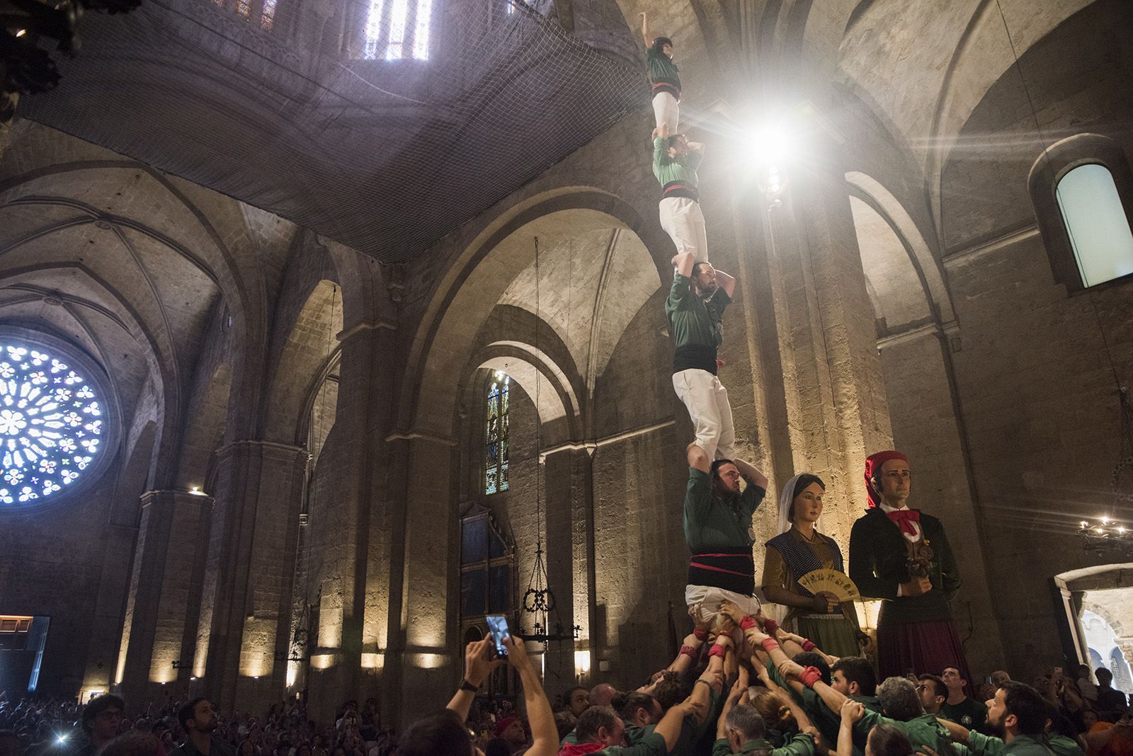 Ball de l'ofrena amb els Castellers i benedicció de rams. FOTO: Bernat Millet