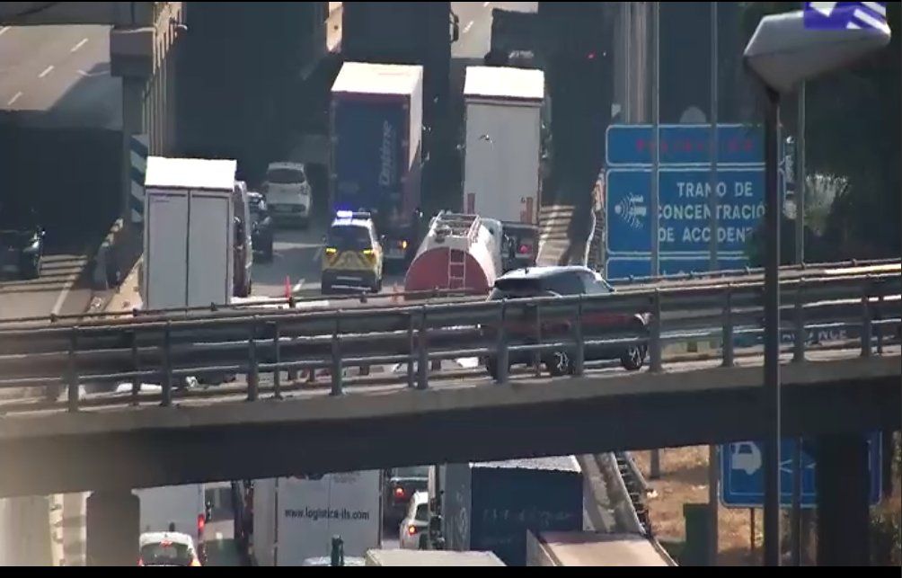 Retencions a l'AP-7 per un camió avariat