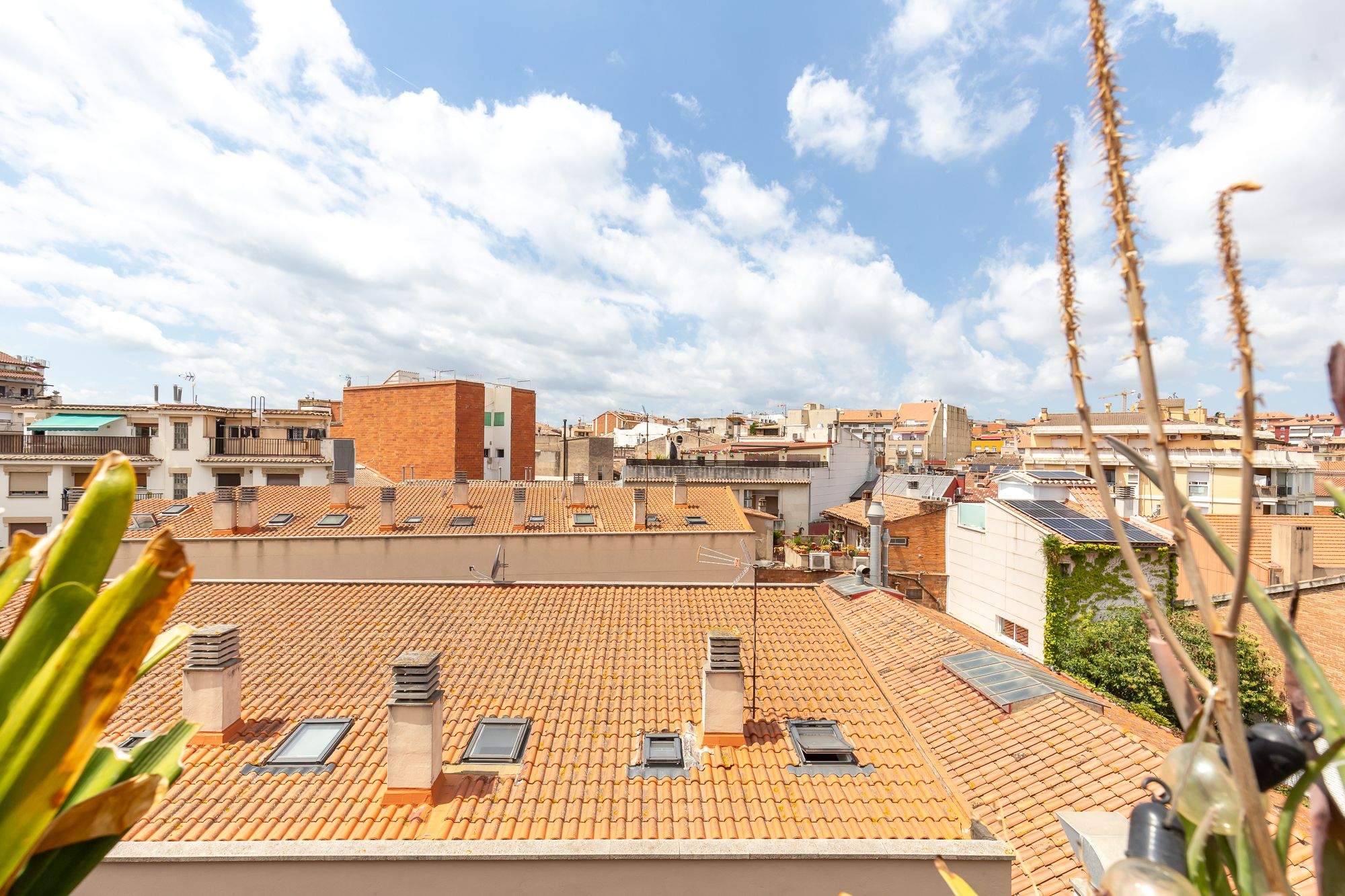 Vistes al nucli històric de l'àtic de Sant Cugat ofert per Amat Immobiliaris. FOTO: Cedida
