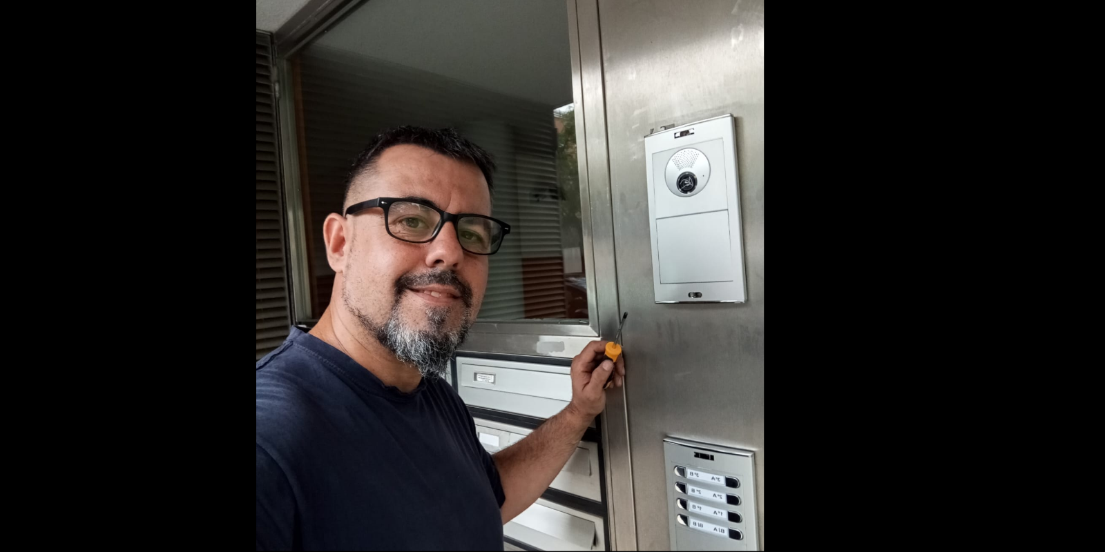 Antenes, videoporters i càmeres a Coll Favà Serveis. FOTO: Cedida