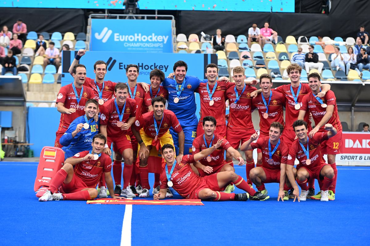 La selecció espanyola celebra el bronze a l'EuroHockey FOTO: Federació Espanyola d'Hoquei