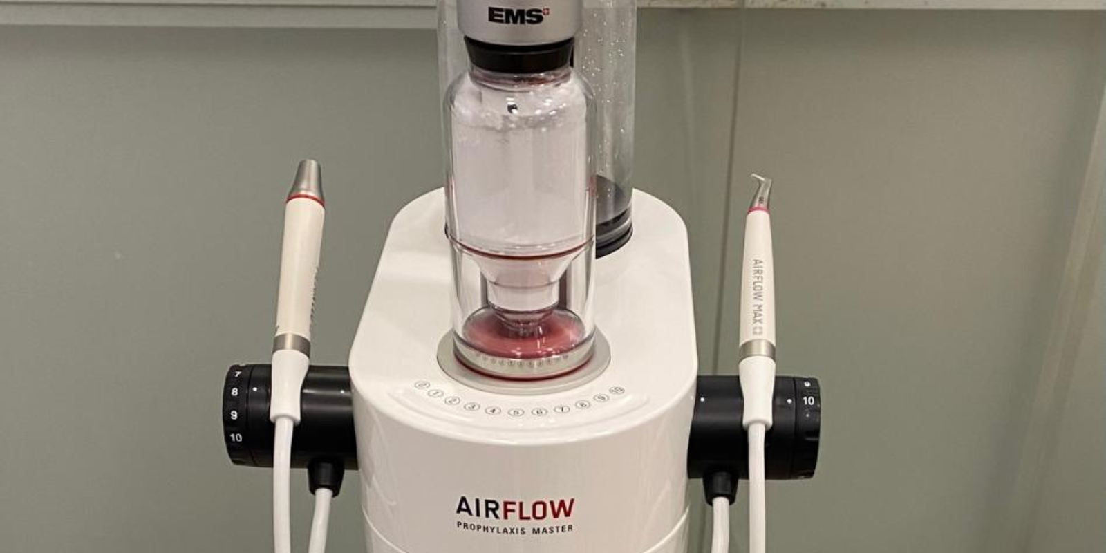 El sistema Airflow fa les higienes dentals en dues fases. FOTO: Cedida