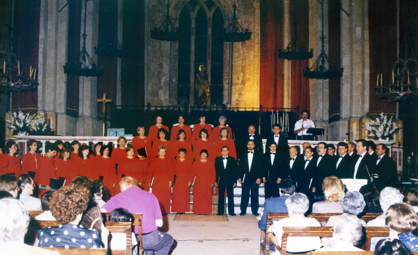 Concert de la Coral Sant Cugat al Monestir a la Festa Major del 1989. FOTO: Jaume Cifuentes