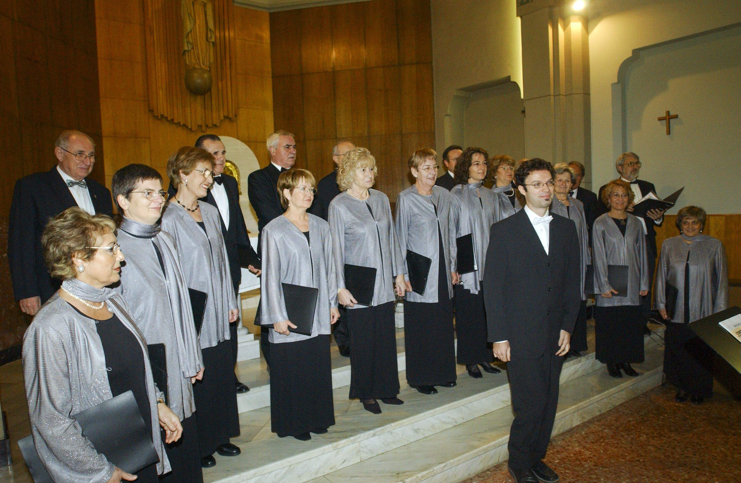 Concert de Nadal de la Coral Sant Cugat al col·legi Santa Isabel l’any 2004. FOTO: Jaume Cifuentes