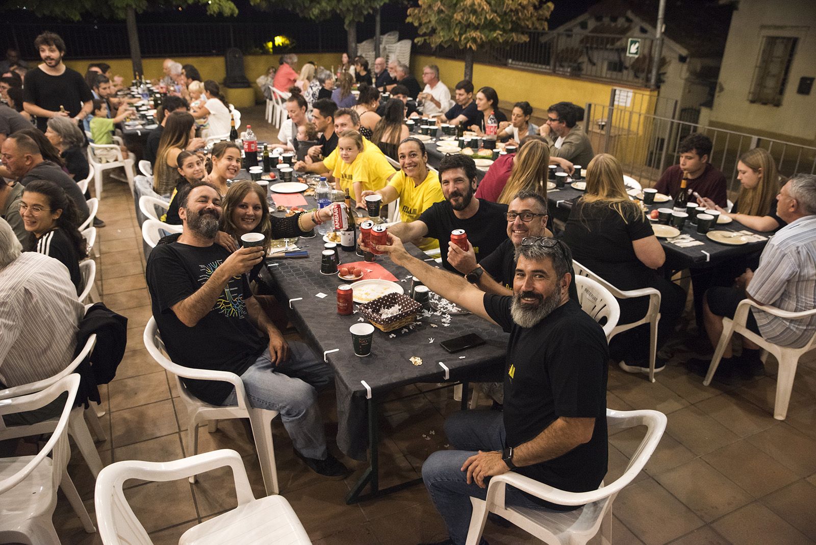 Sopar de germanor de la Colònia Montserrat. FOTO: Bernat Millet.