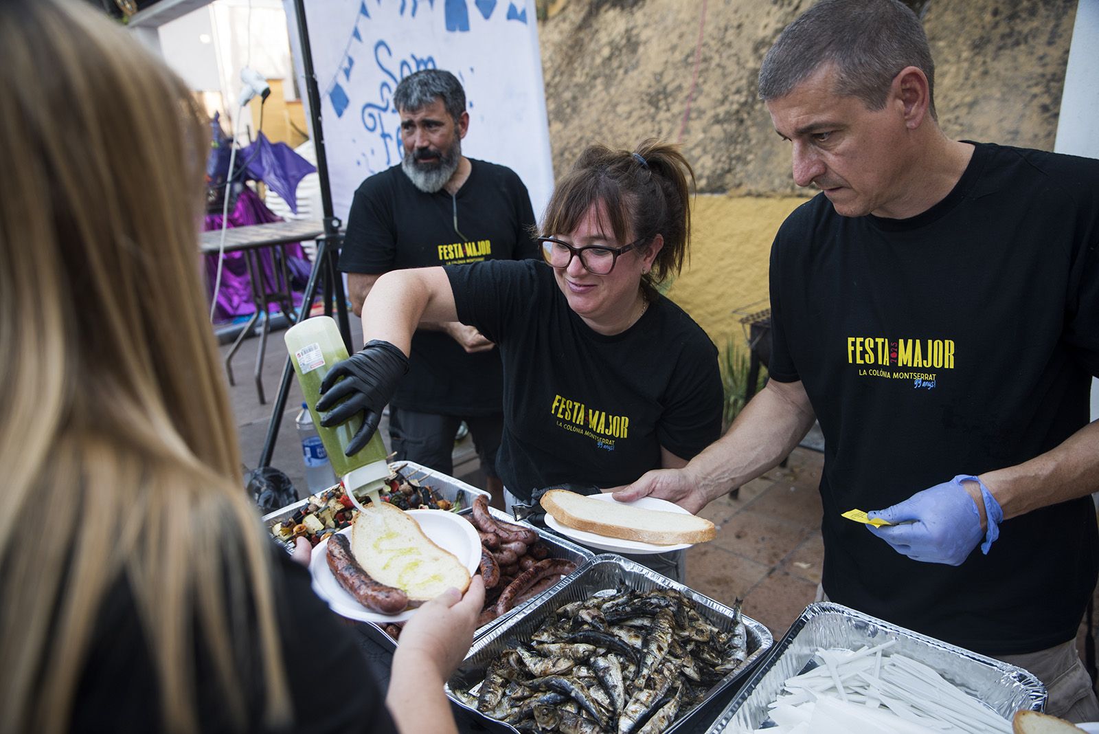 Sardinada i botifarrada a la Colònia Montserrat. FOTO: Bernat Millet.