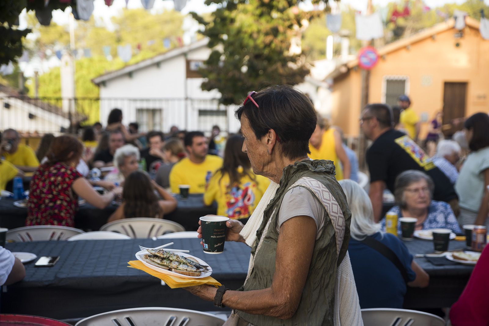 Sardinada i botifarrada a la Colònia Montserrat. FOTO: Bernat Millet.