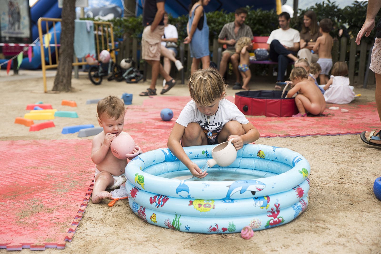 Matí de jocs aquàtics en la Festa Major de les Planes. FOTO: Bernat Millet.
