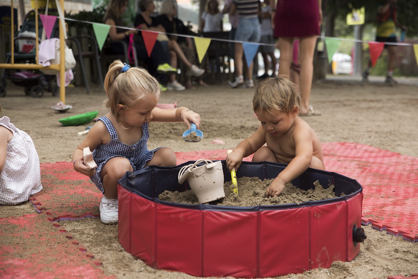 Matí de jocs aquàtics en la Festa Major de les Planes. FOTO: Bernat Millet.