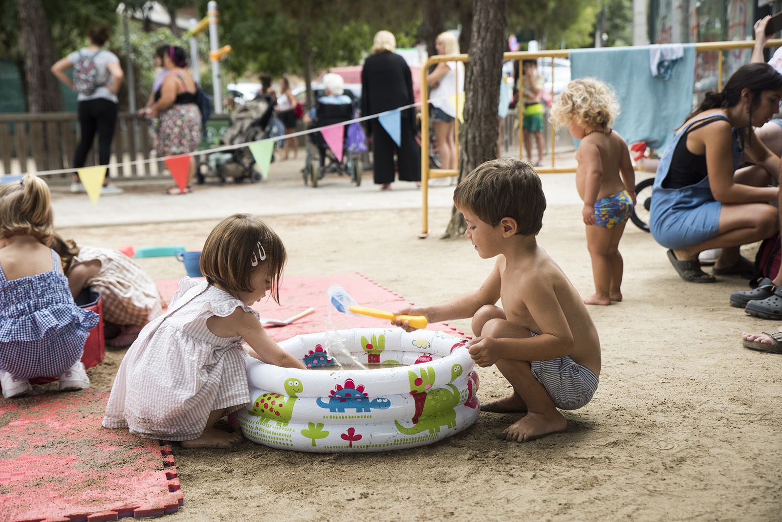 Matí de jocs aquàtics en la Festa Major de les Planes. FOTO: Bernat Millet.
