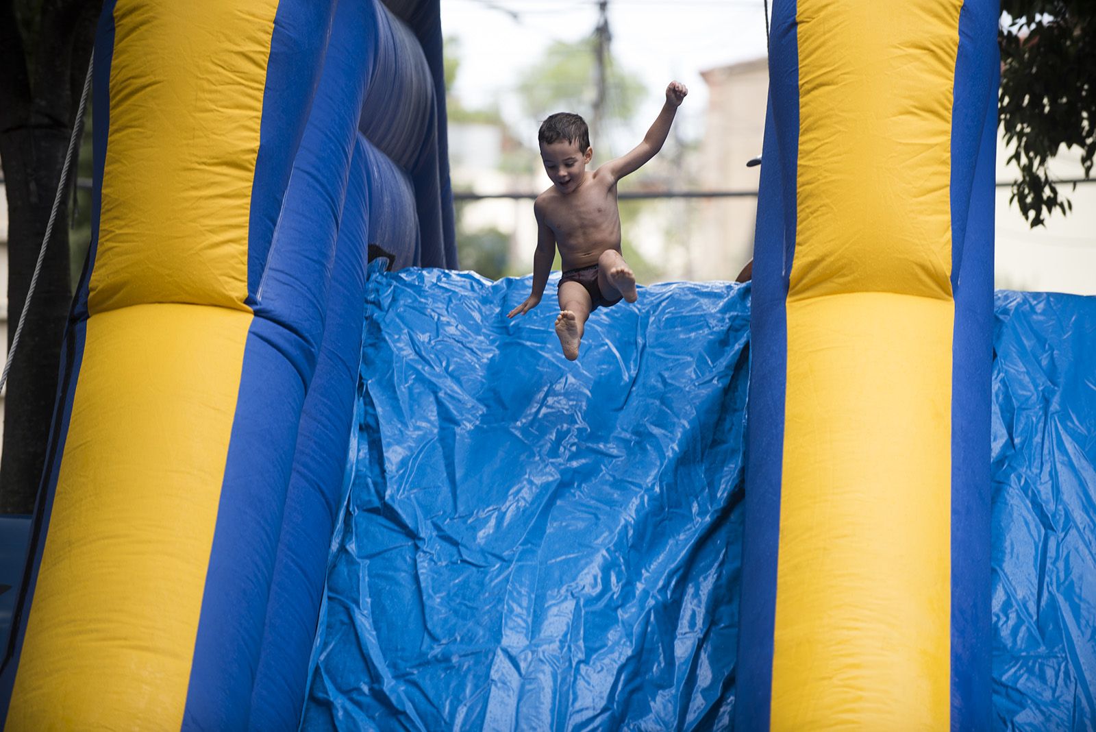Matí de jocs aquàtics en la Festa Major de les Planes. FOTO: Bernat Millet.
