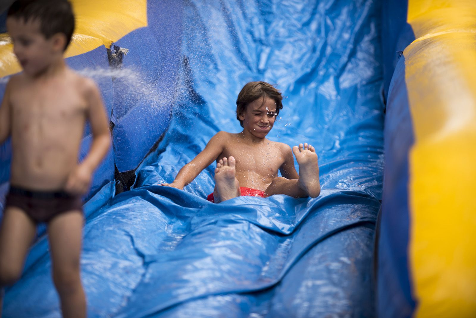 Matí de jocs aquàtics en la Festa Major de les Planes. FOTO: Bernat Millet.