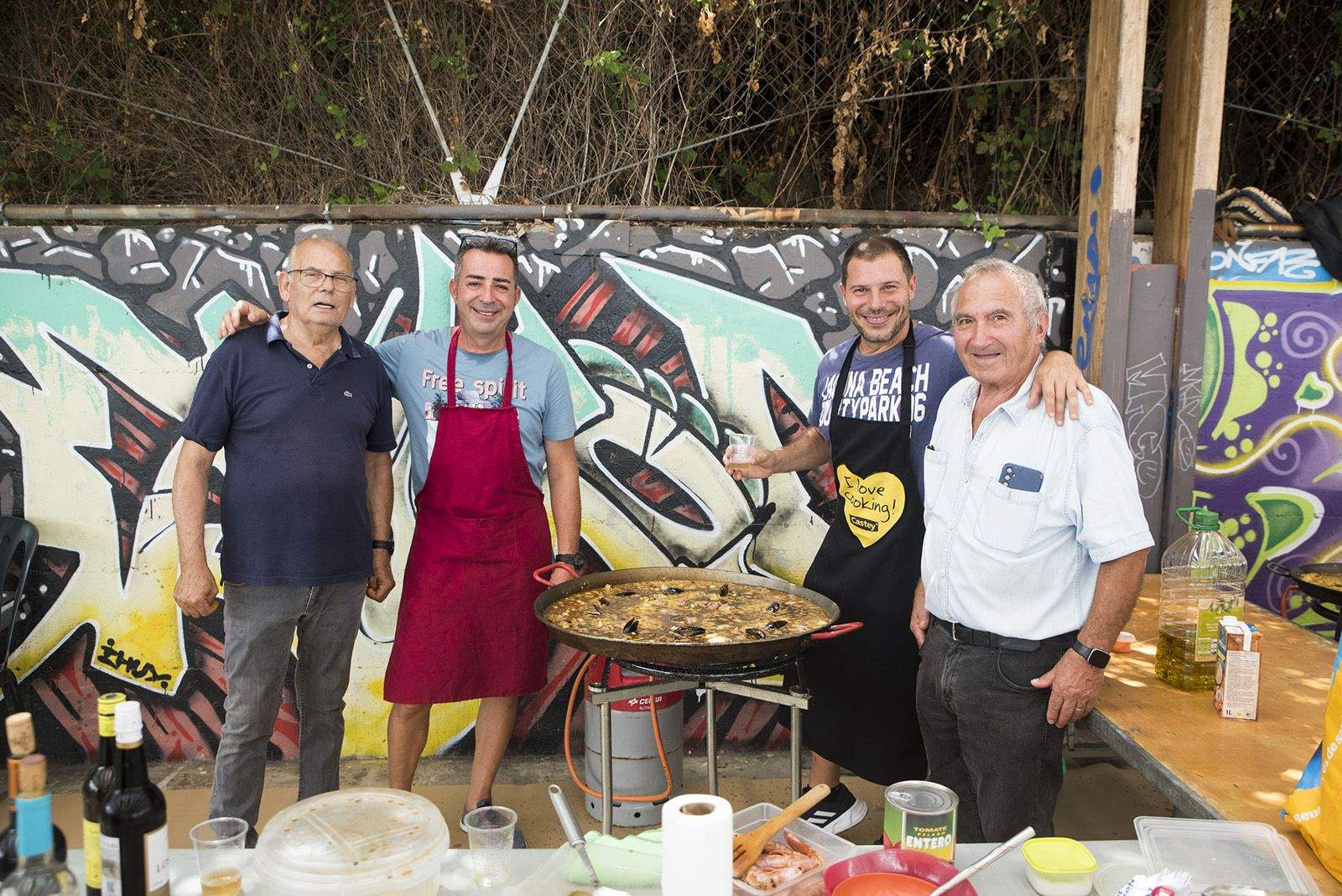 Paellada popular en la Festa Major de les Planes. FOTO: Bernat Millet.