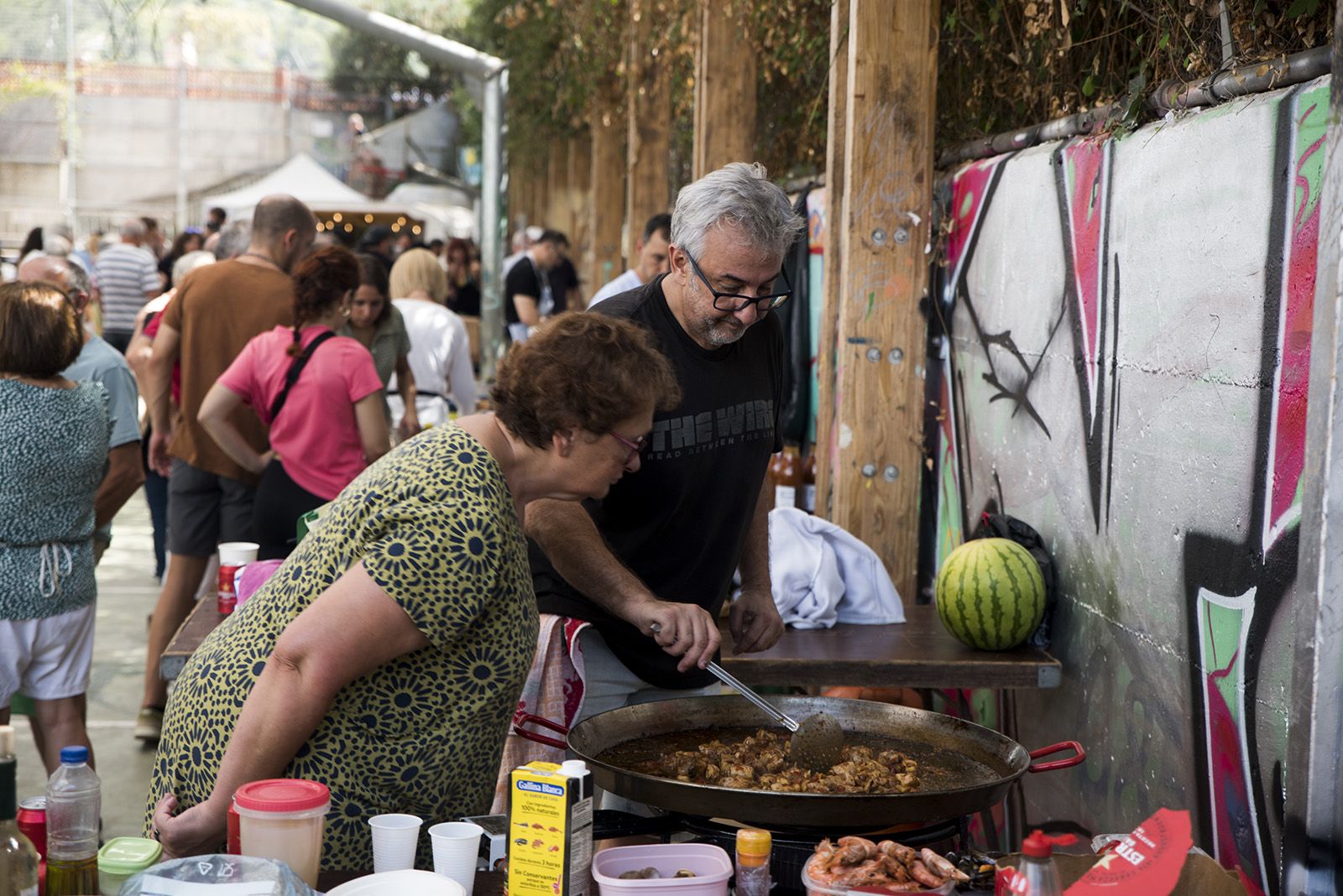 Paellada popular en la Festa Major de les Planes. FOTO: Bernat Millet.