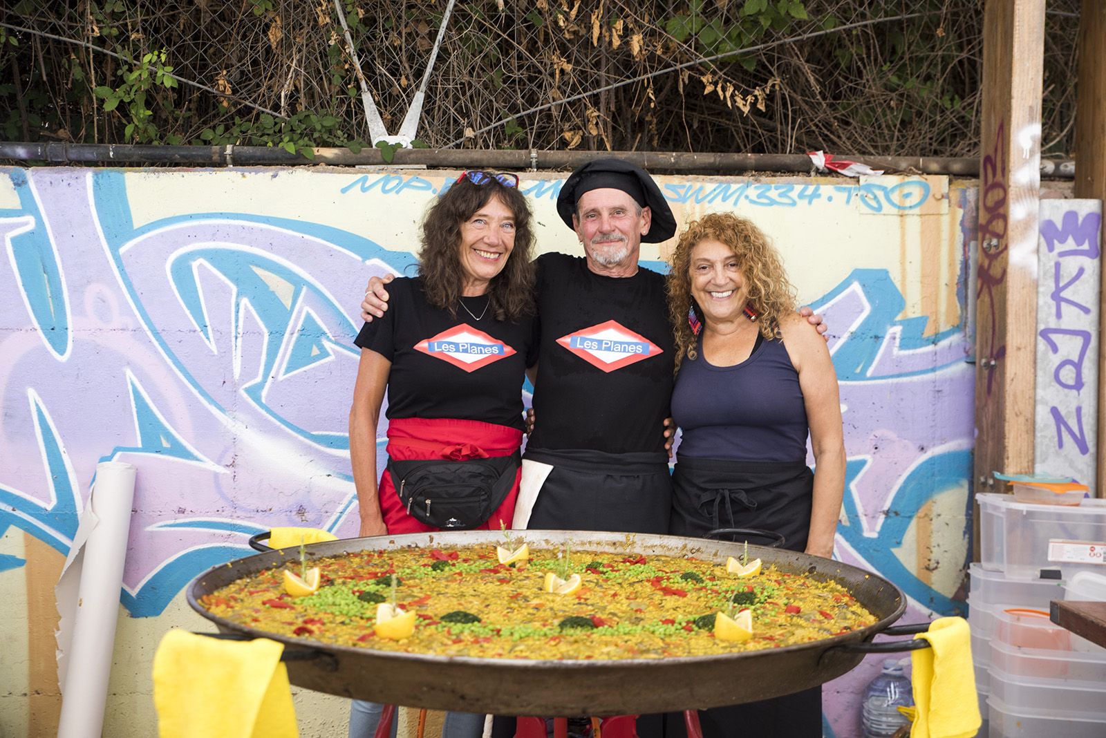 Paellada popular en la Festa Major de les Planes. FOTO: Bernat Millet.
