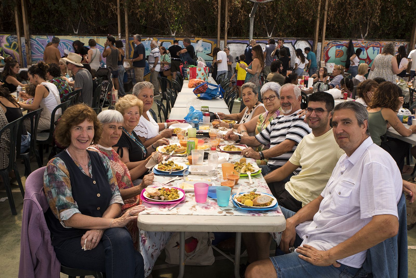 Paellada popular en la Festa Major de les Planes. FOTO: Bernat Millet.