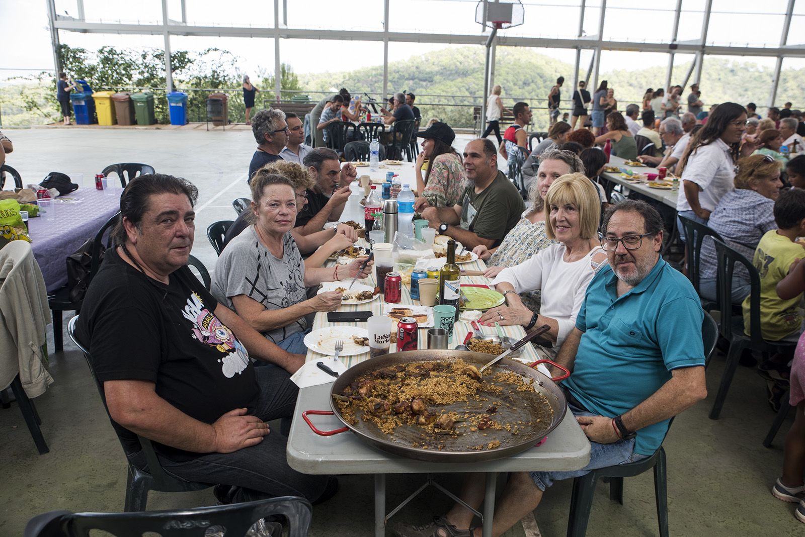 Paellada popular en la Festa Major de les Planes. FOTO: Bernat Millet.