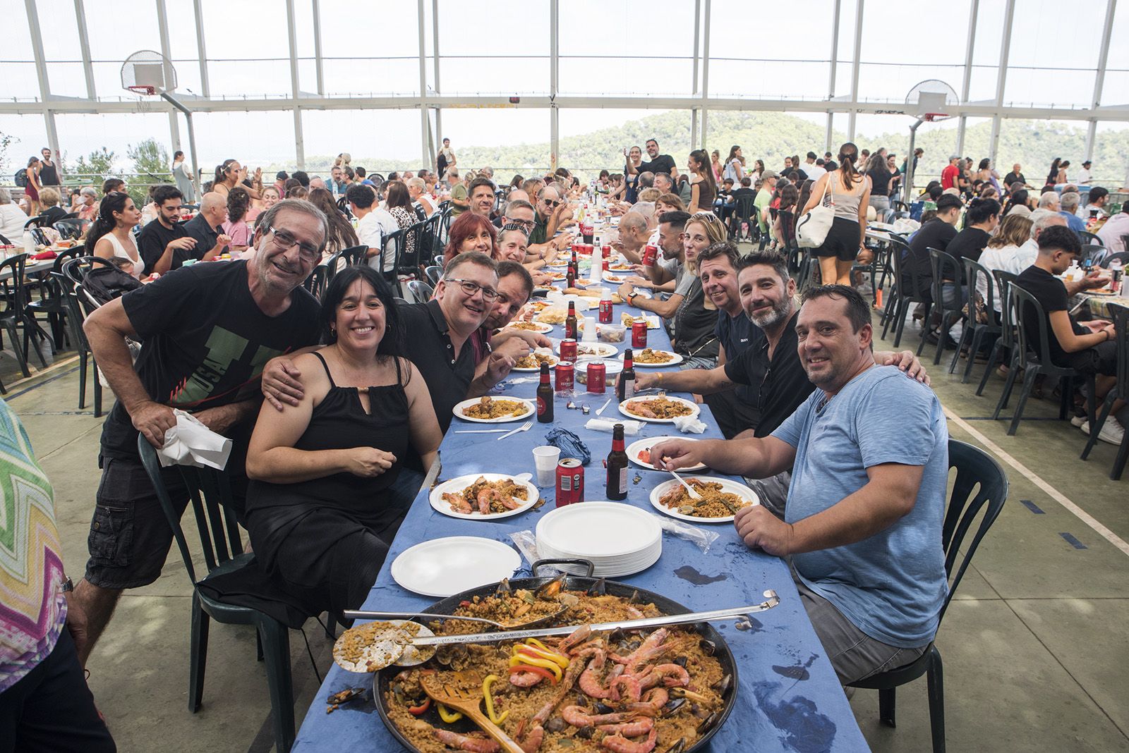 Paellada popular en la Festa Major de les Planes. FOTO: Bernat Millet.