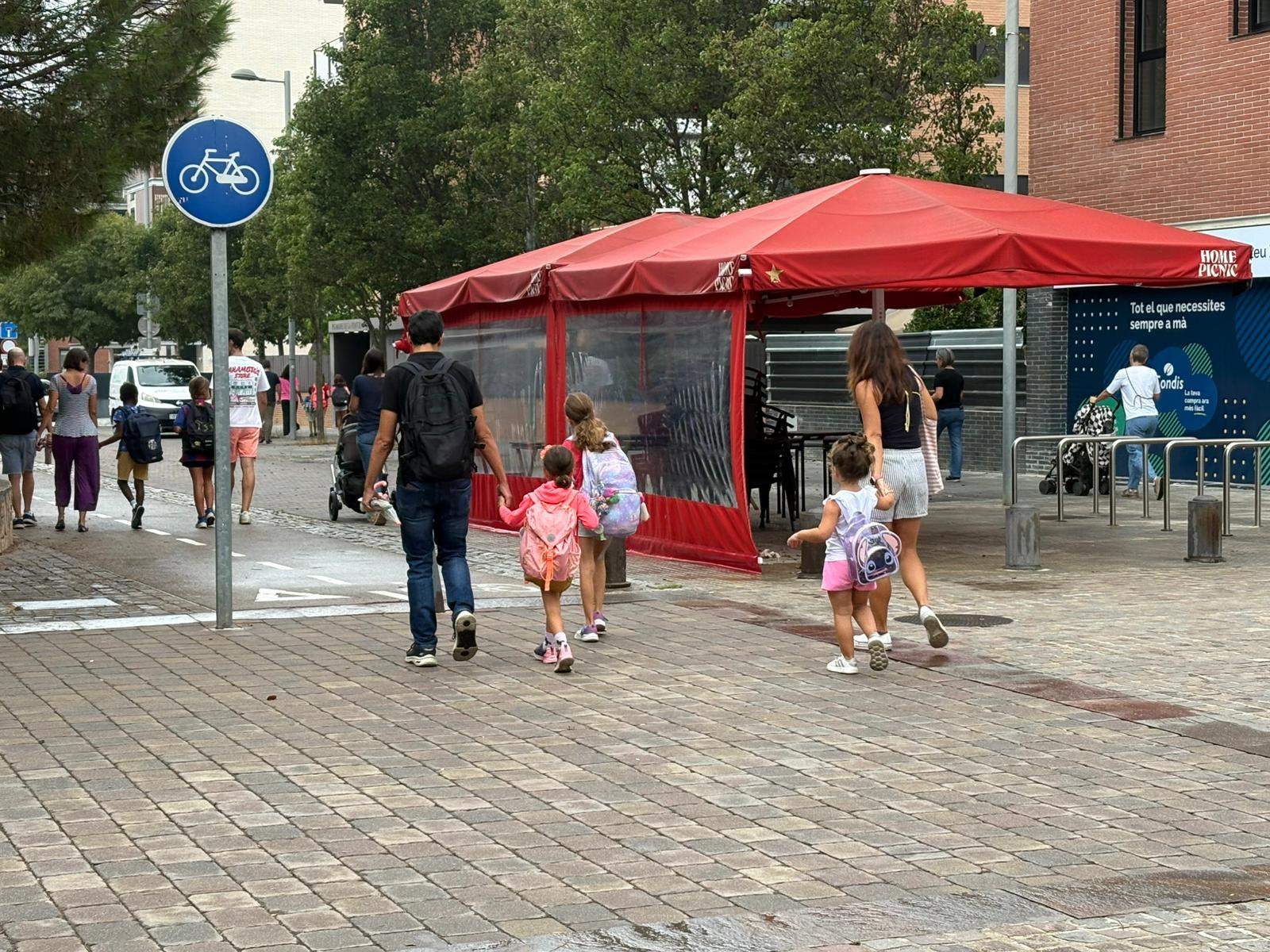 Infants anant cap a classe a Volpelleres FOTO: TOT Sant Cugat