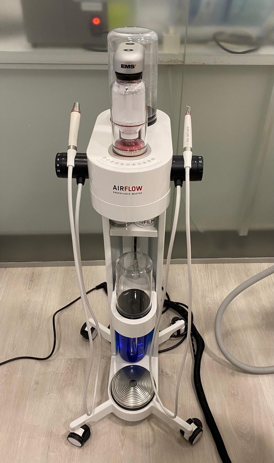 El sistema Airflow fa les higienes dentals en dues fases. FOTO: Cedida