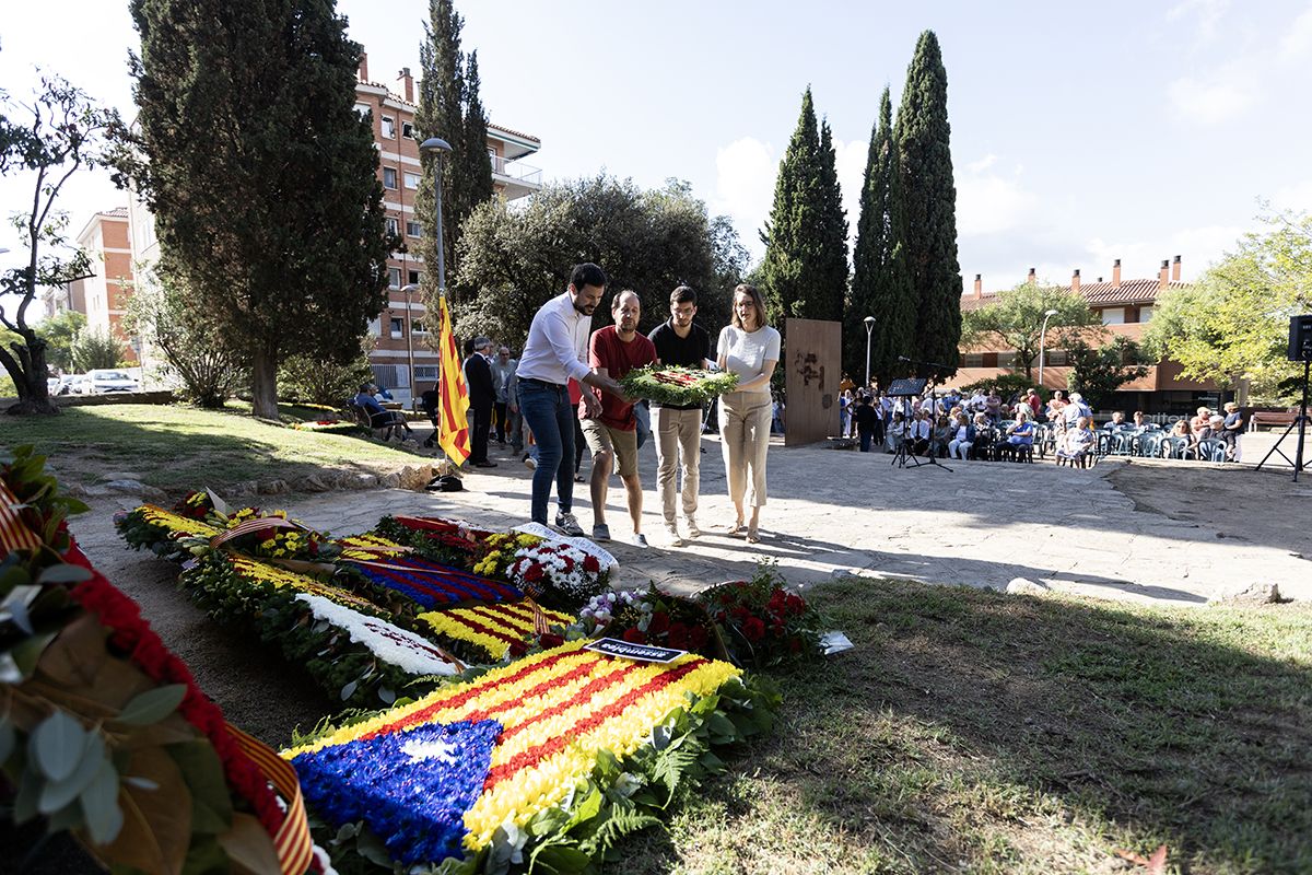 Ofrena floral a Rafael Casanova a Sant Cugat. FOTO:  Victòria Rovira Casanovas (TOT Sant Cugat) 