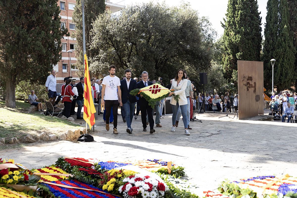 Ofrena floral a Rafael Casanova a Sant Cugat. FOTO:  Victòria Rovira Casanovas (TOT Sant Cugat) 