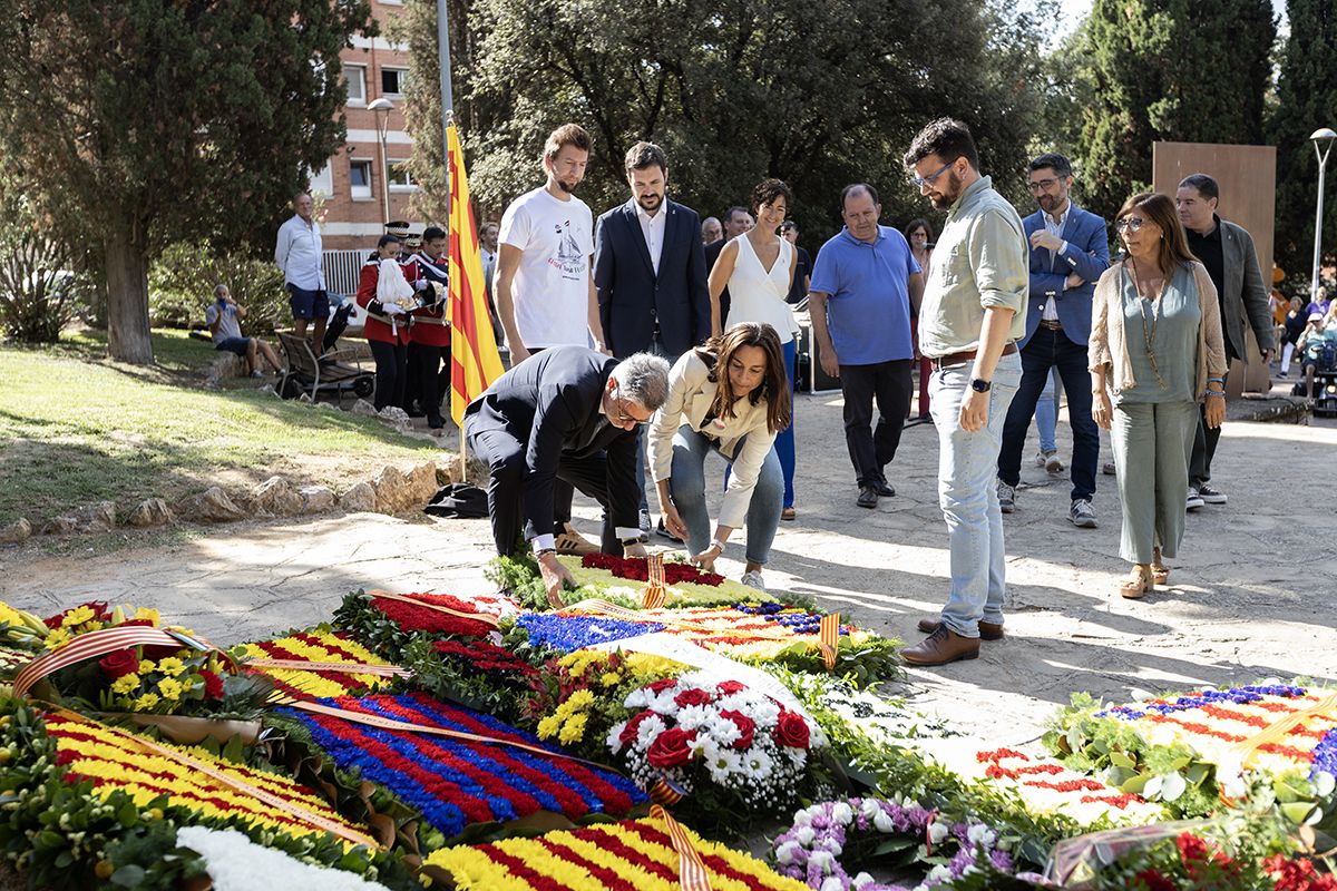Ofrena floral a Rafael Casanova a Sant Cugat. FOTO:  Victòria Rovira Casanovas (TOT Sant Cugat) 
