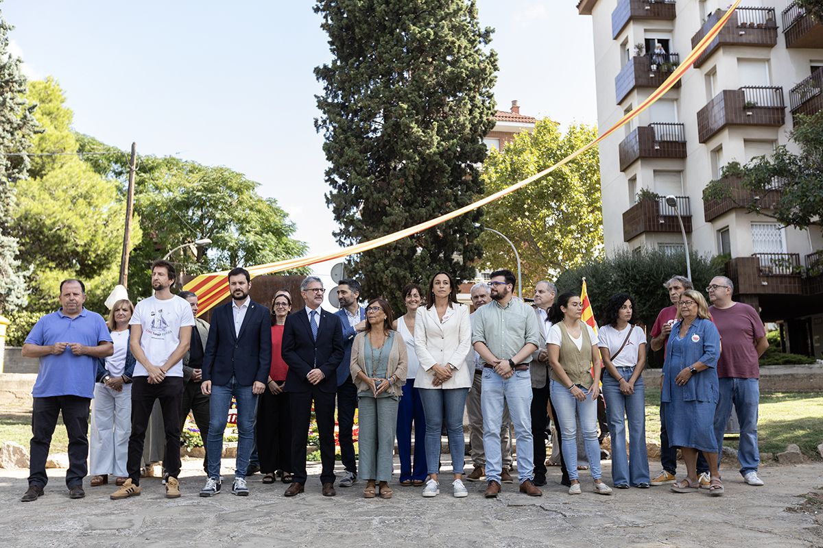 Ofrena floral a Rafael Casanova a Sant Cugat. FOTO:  Victòria Rovira Casanovas (TOT Sant Cugat) 
