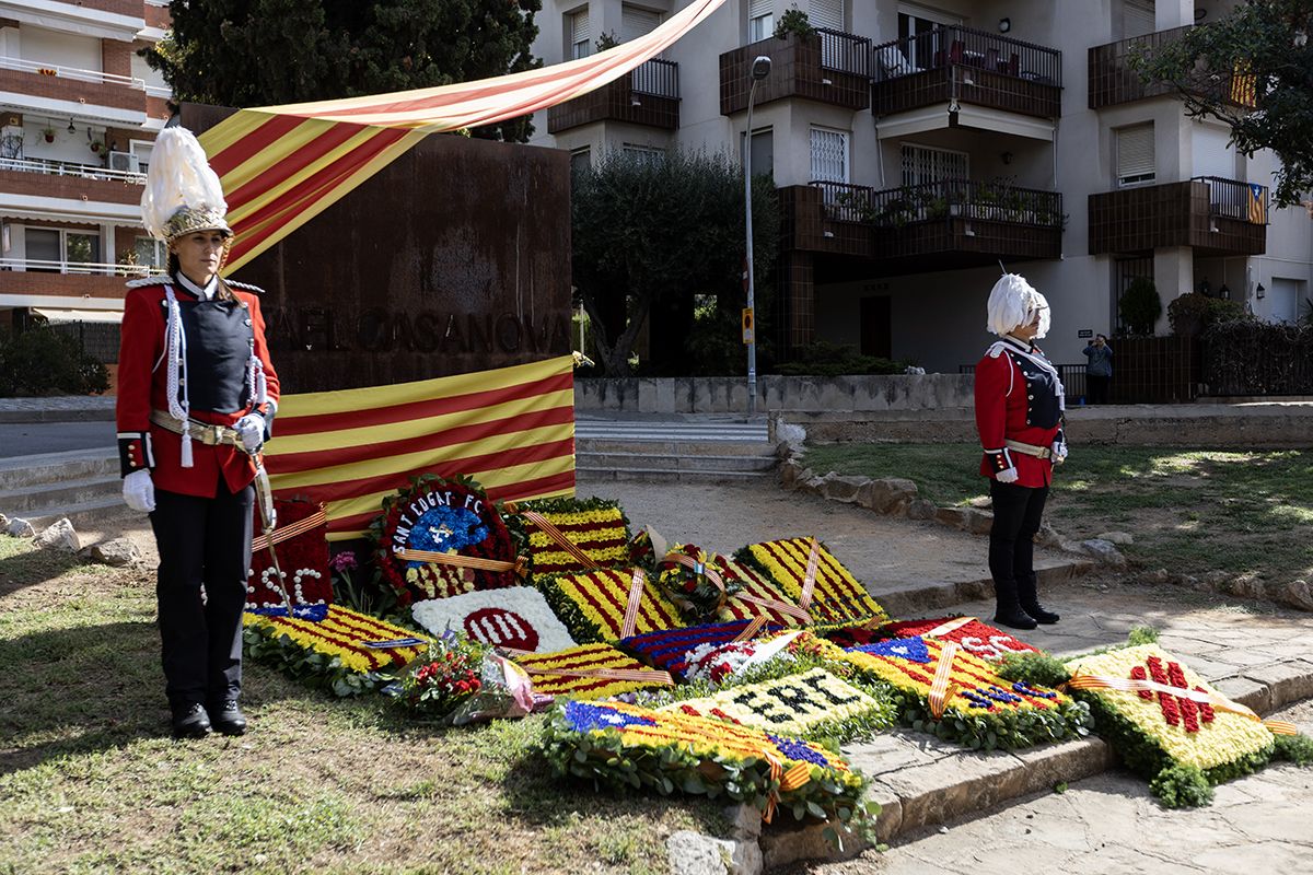 Ofrena floral a Rafael Casanova a Sant Cugat. FOTO:  Victòria Rovira Casanovas (TOT Sant Cugat) 
