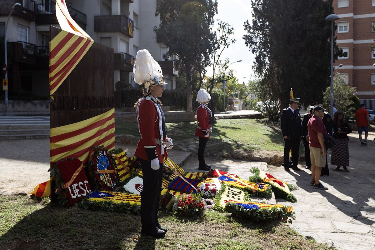 Ofrena floral a Rafael Casanova a Sant Cugat. FOTO:  Victòria Rovira Casanovas (TOT Sant Cugat) 