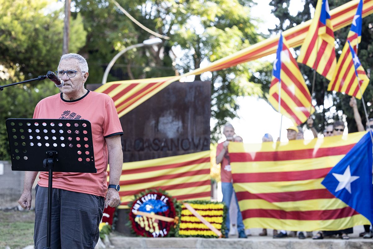 Ofrena floral a Rafael Casanova a Sant Cugat. FOTO:  Victòria Rovira Casanovas (TOT Sant Cugat) 