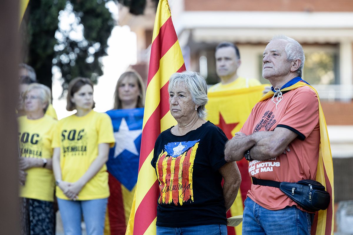 Ofrena floral a Rafael Casanova a Sant Cugat. FOTO:  Victòria Rovira Casanovas (TOT Sant Cugat) 