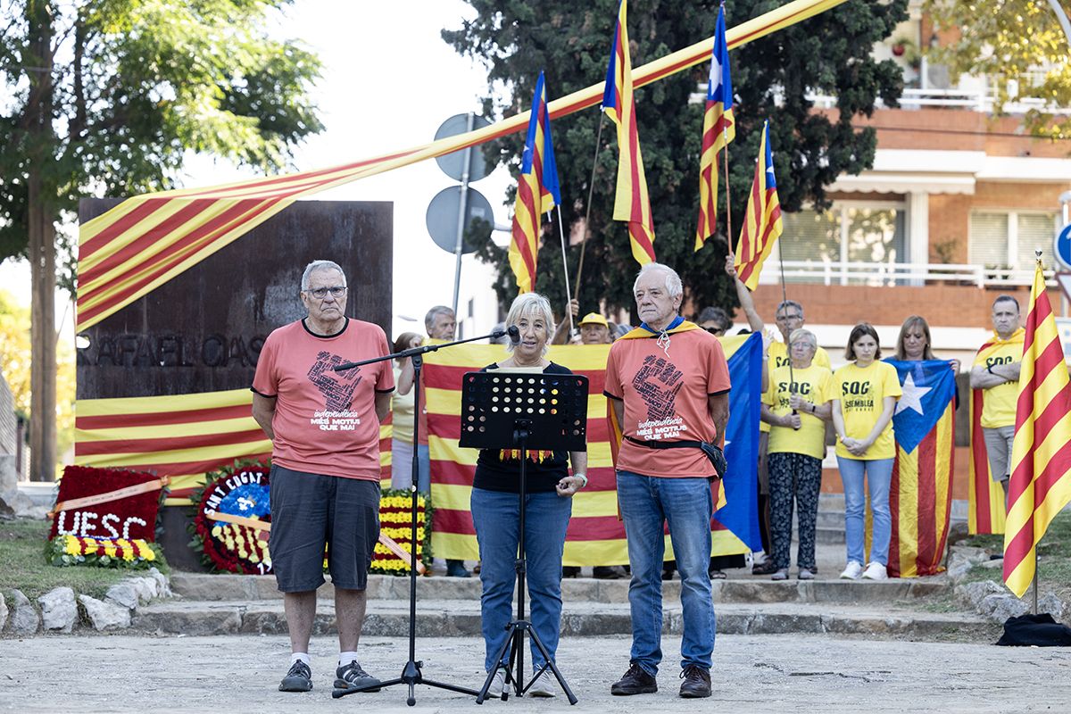 Ofrena floral a Rafael Casanova a Sant Cugat. FOTO:  Victòria Rovira Casanovas (TOT Sant Cugat) 