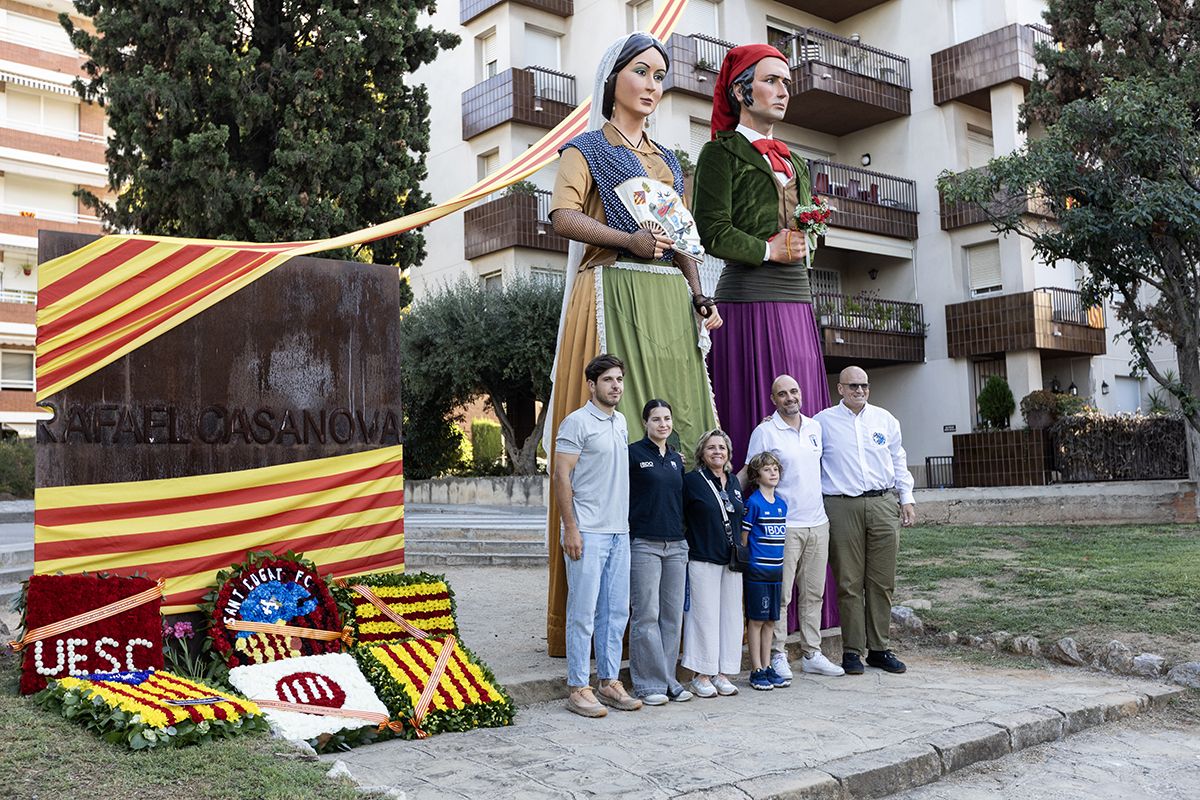 Ofrena floral a Rafael Casanova a Sant Cugat. FOTO:  Victòria Rovira Casanovas (TOT Sant Cugat) 