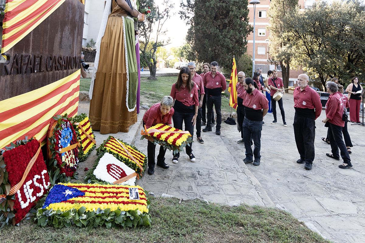 Ofrena floral a Rafael Casanova a Sant Cugat. FOTO:  Victòria Rovira Casanovas (TOT Sant Cugat) 