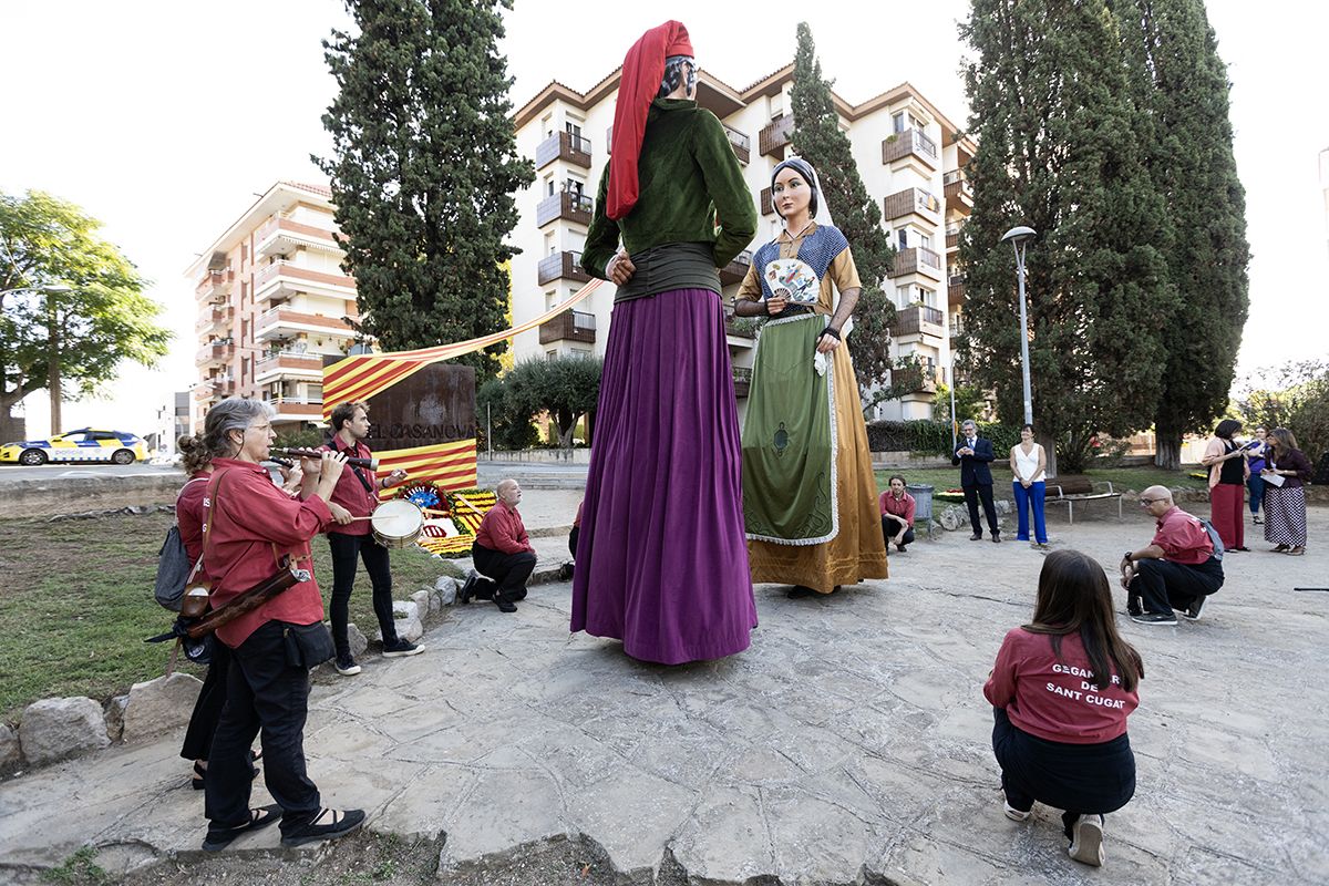 Ofrena floral a Rafael Casanova a Sant Cugat. FOTO:  Victòria Rovira Casanovas (TOT Sant Cugat) 