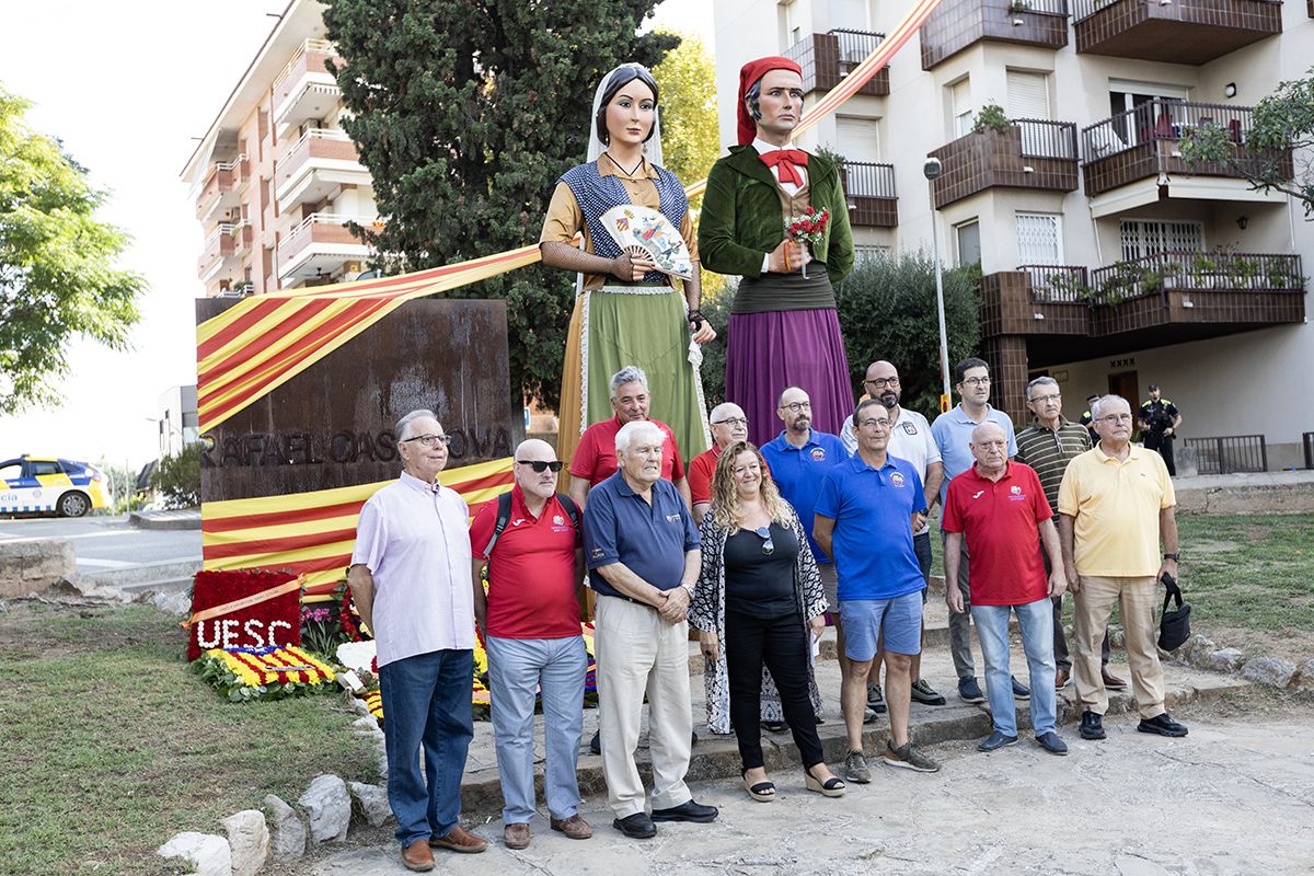Ofrena floral a Rafael Casanova a Sant Cugat. FOTO:  Victòria Rovira Casanovas (TOT Sant Cugat) 