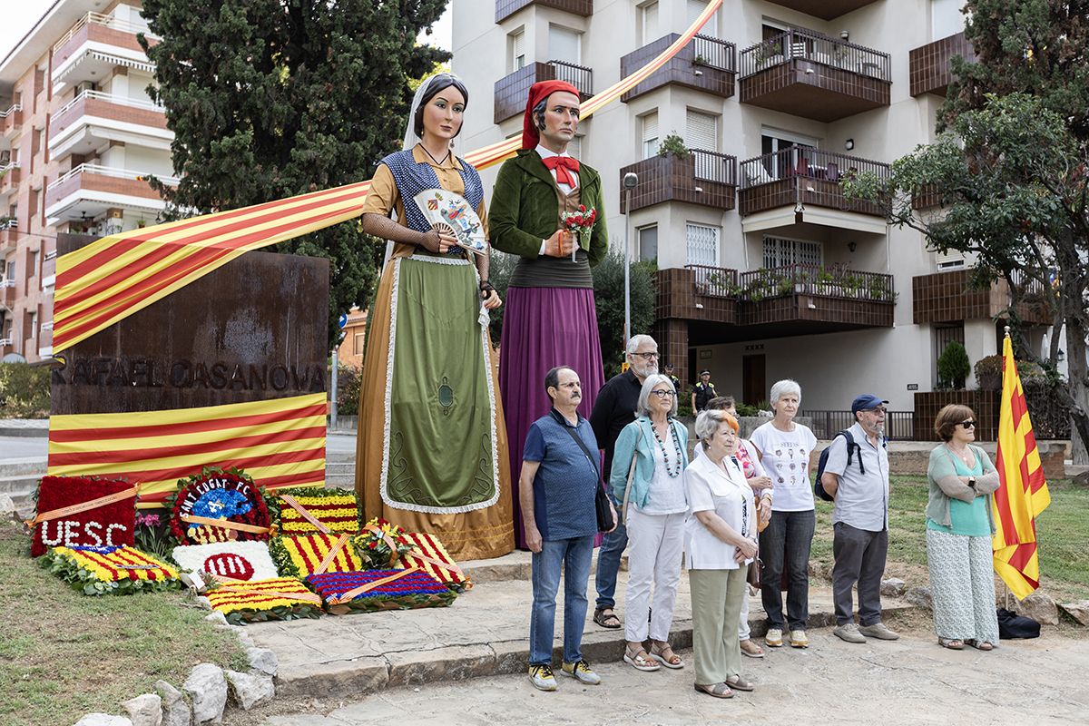 Ofrena floral a Rafael Casanova a Sant Cugat. FOTO:  Victòria Rovira Casanovas (TOT Sant Cugat) 
