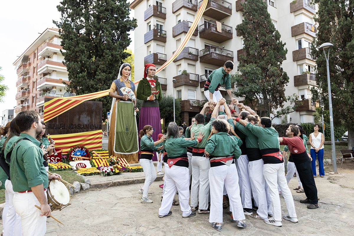 Ofrena floral a Rafael Casanova a Sant Cugat. FOTO:  Victòria Rovira Casanovas (TOT Sant Cugat) 