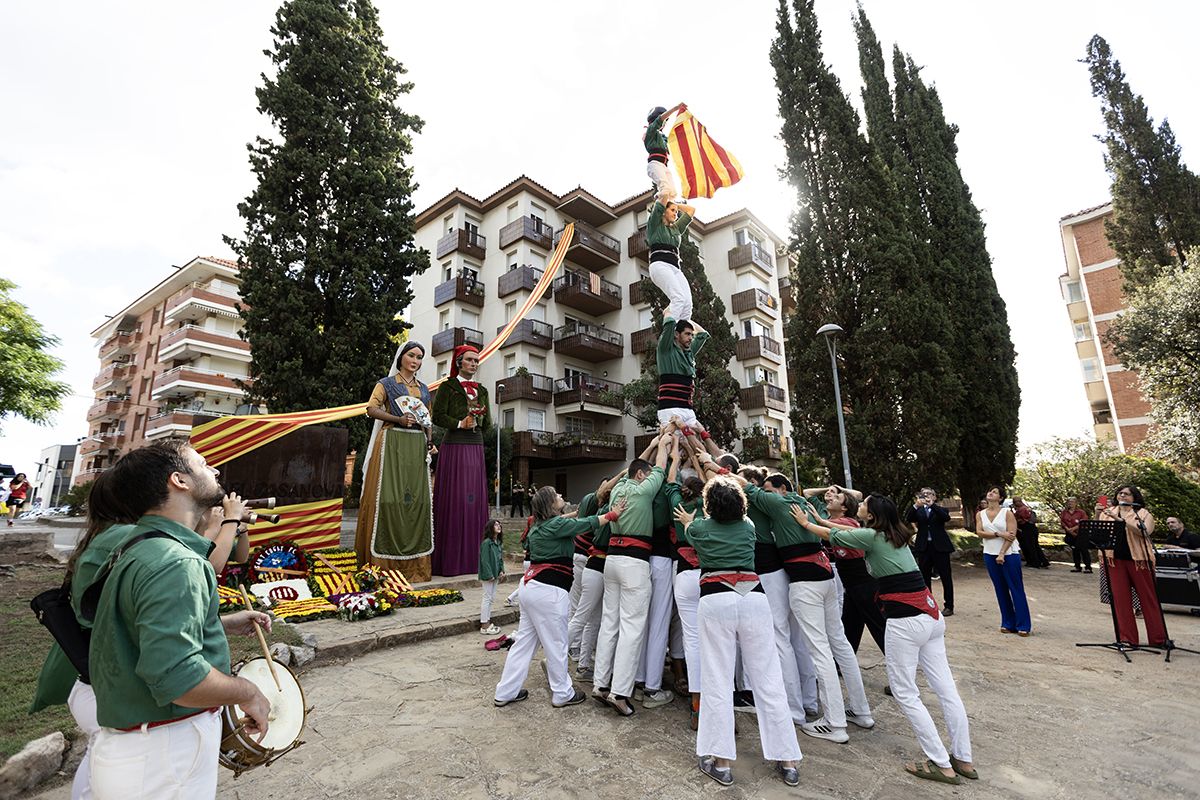 Ofrena floral a Rafael Casanova a Sant Cugat. FOTO:  Victòria Rovira Casanovas (TOT Sant Cugat) 