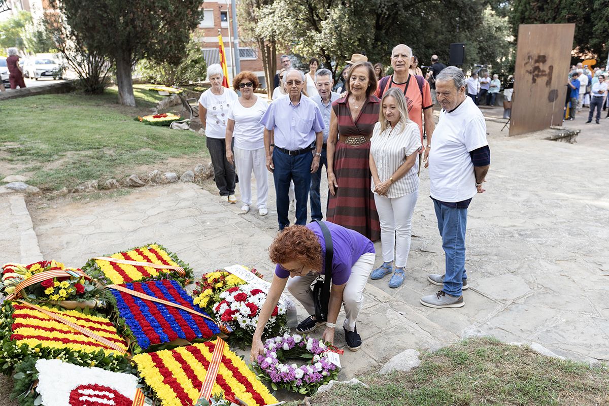 Ofrena floral a Rafael Casanova a Sant Cugat. FOTO:  Victòria Rovira Casanovas (TOT Sant Cugat) 