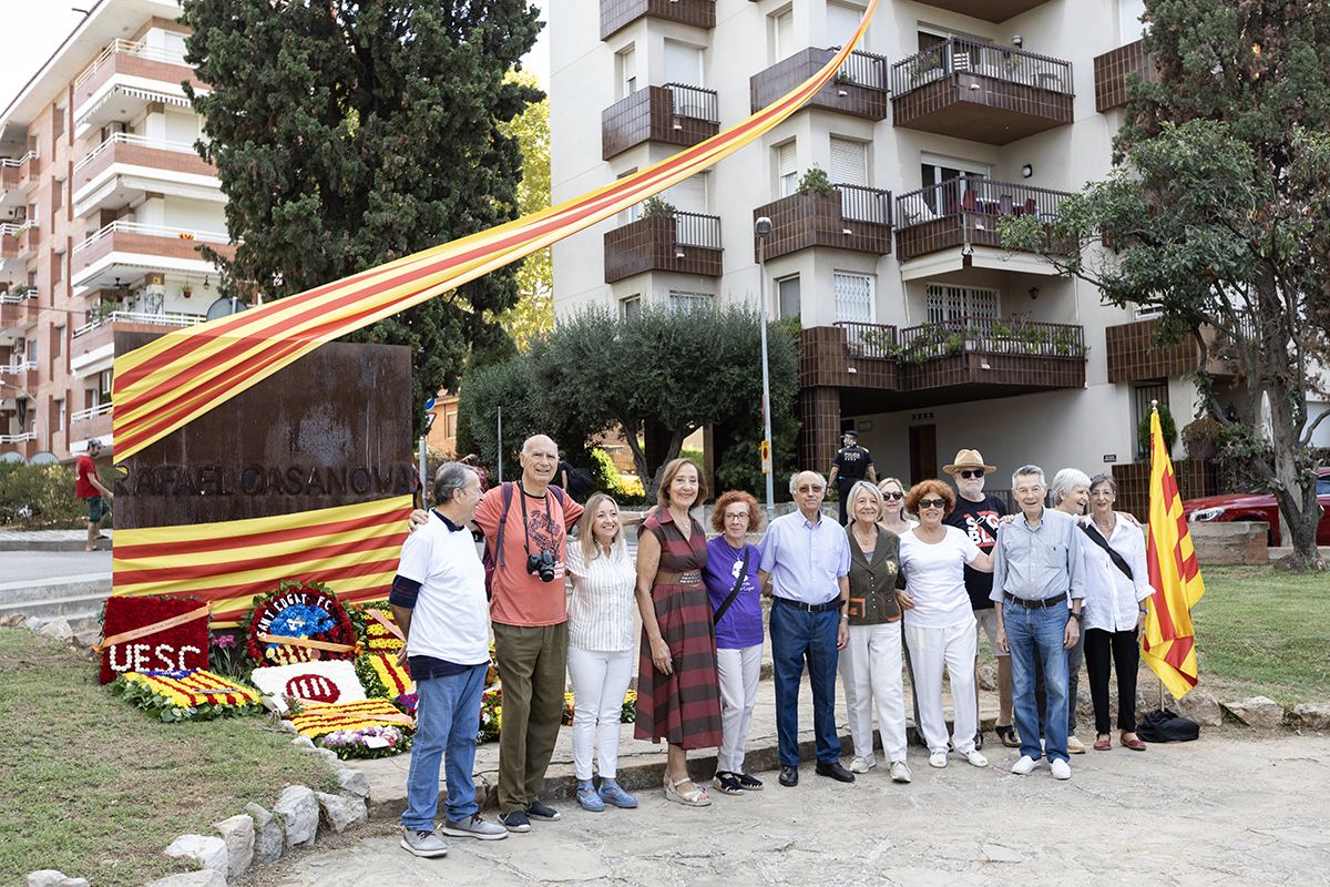 Ofrena floral a Rafael Casanova a Sant Cugat. FOTO:  Victòria Rovira Casanovas (TOT Sant Cugat) 