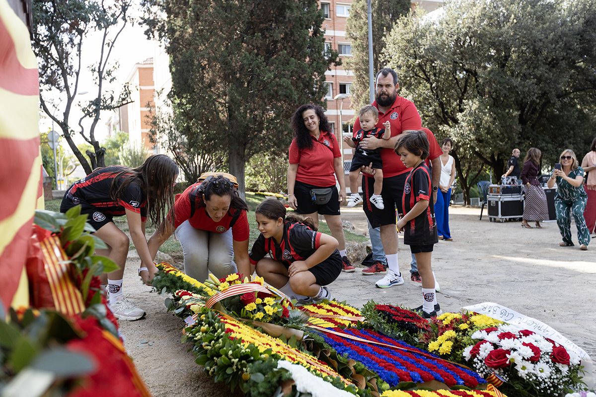 Ofrena floral a Rafael Casanova a Sant Cugat. FOTO:  Victòria Rovira Casanovas (TOT Sant Cugat) 