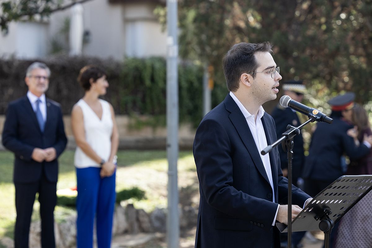 Ofrena floral a Rafael Casanova a Sant Cugat. FOTO:  Victòria Rovira Casanovas (TOT Sant Cugat) 