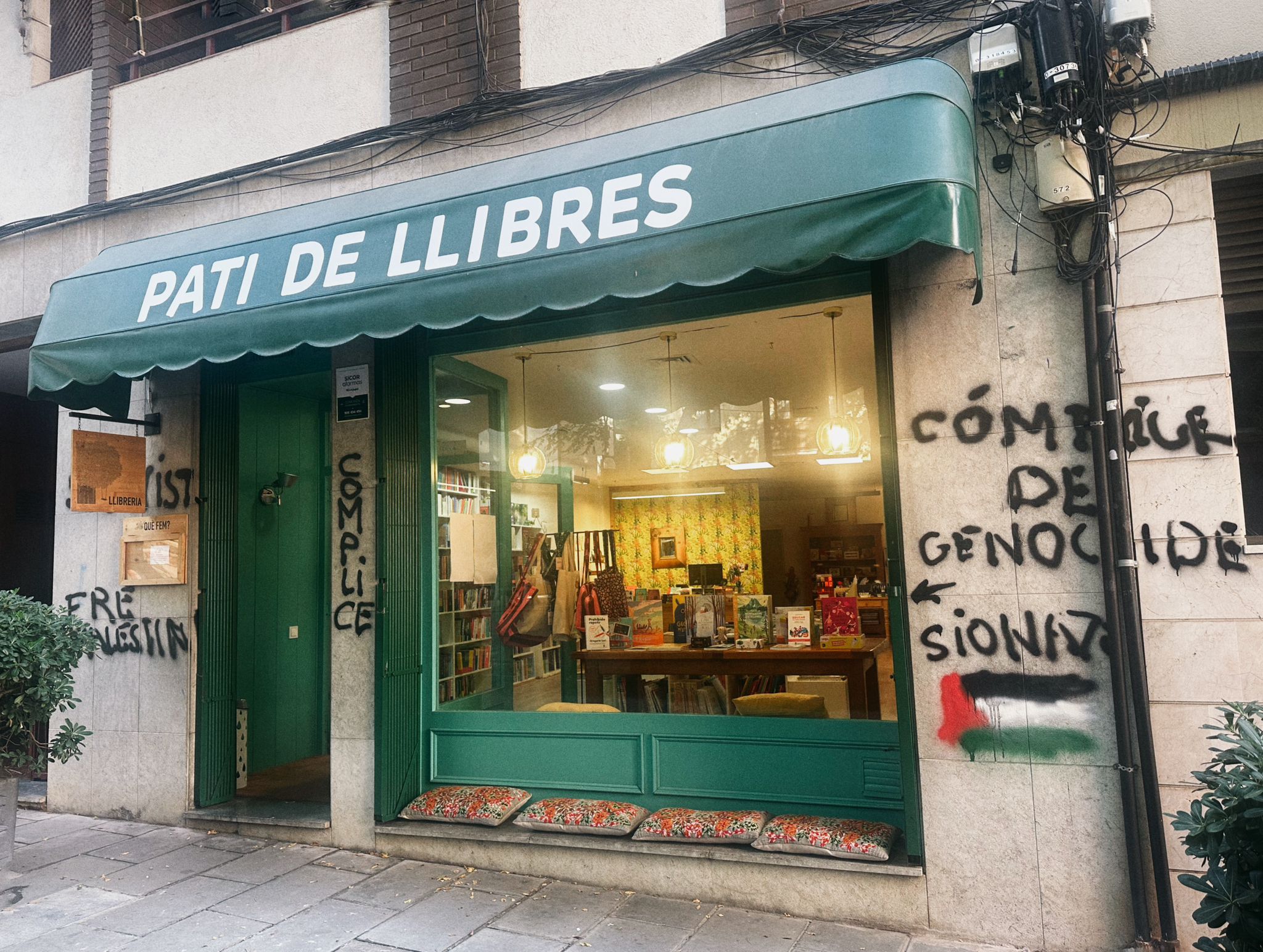 La llibreria infantil Pati de Llibres desperta sota acusacions de sionisme. FOTO: Lluna Fabregat