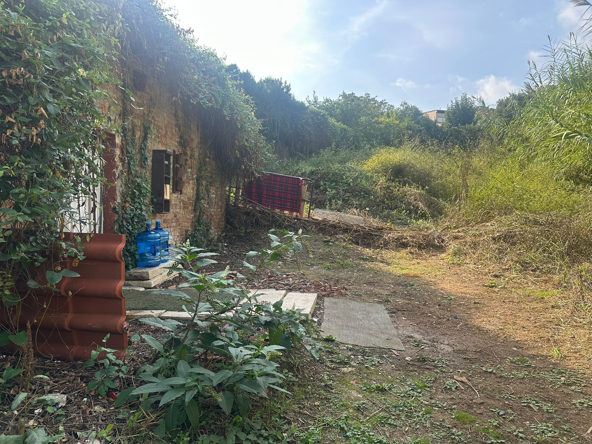 Caseta al costat del Pont de Can Vernet. FOTO: Lluna Fabregat