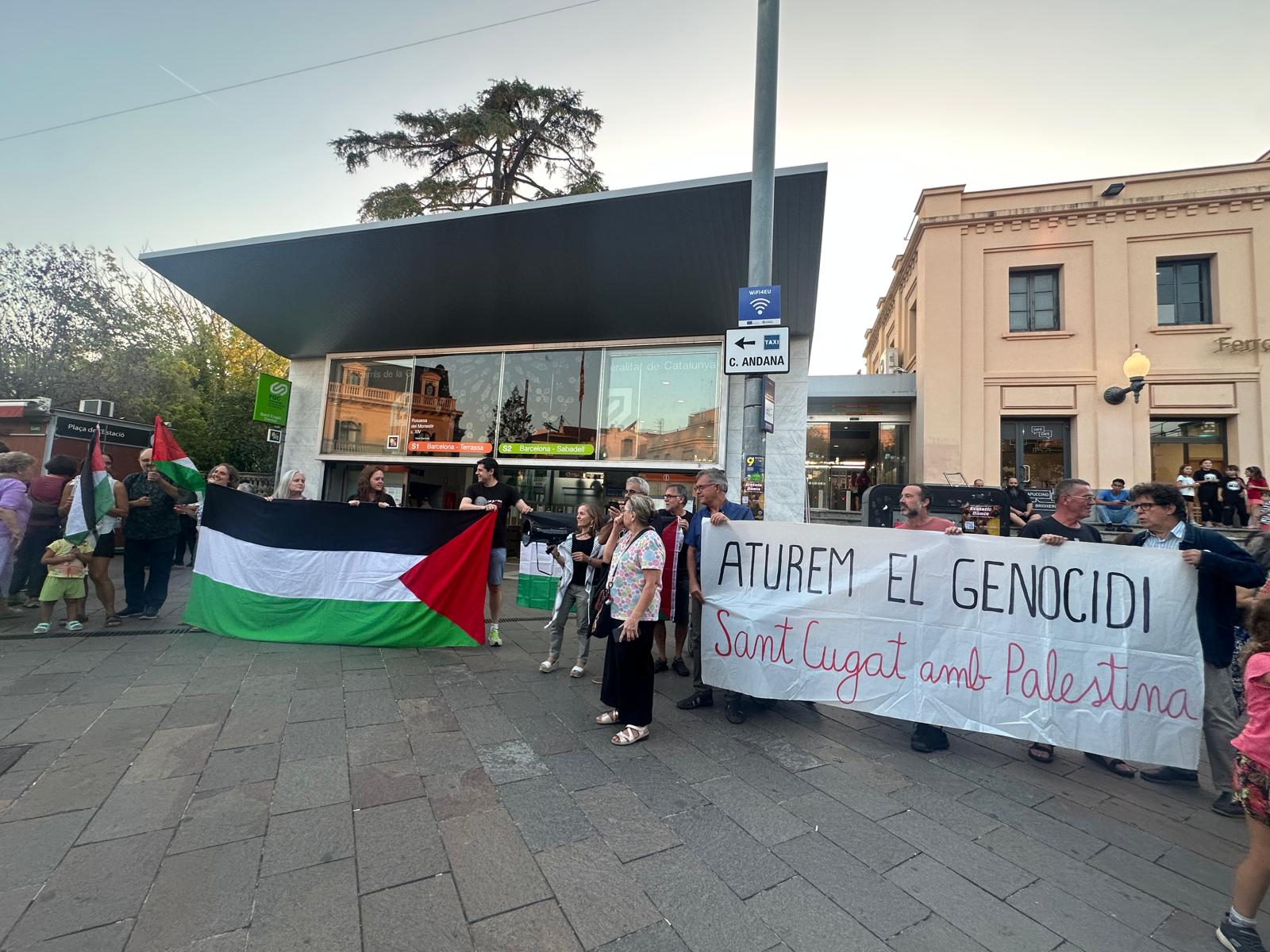 Sant Cugat es concentra per donar suport a Palestina. FOTO: Lluna Fabregat