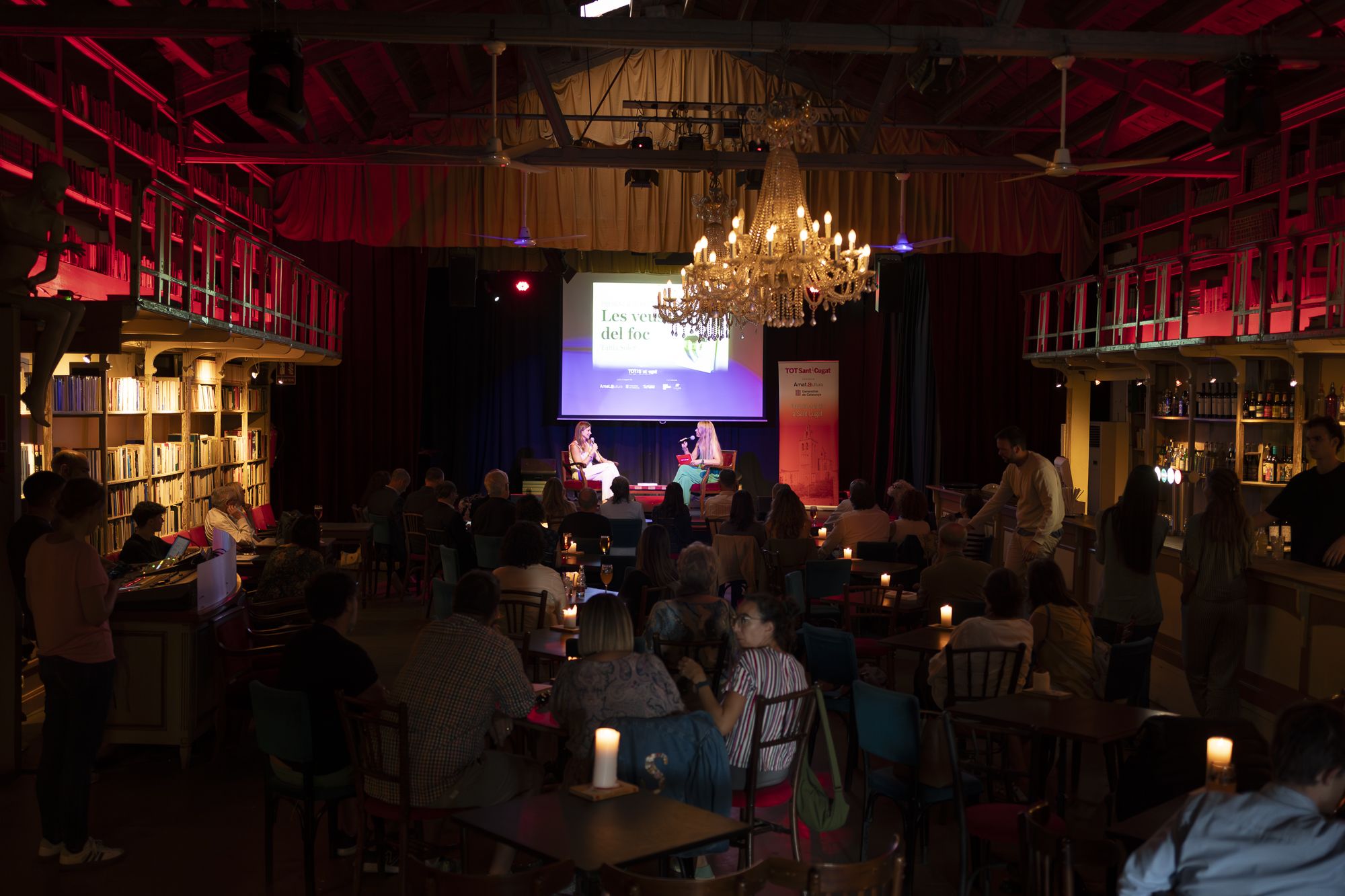 Presentació del llibre "Les Veus del Foc". FOTO: Mireia Comas (TOT Sant Cugat)