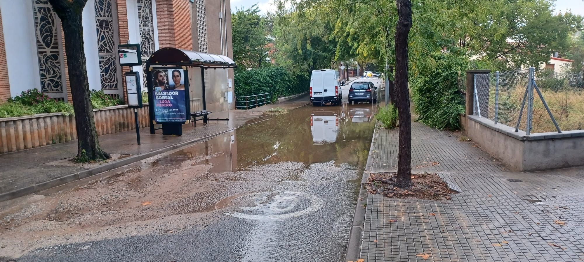 El passeig s'inunda. FOTO: Rafa Salas